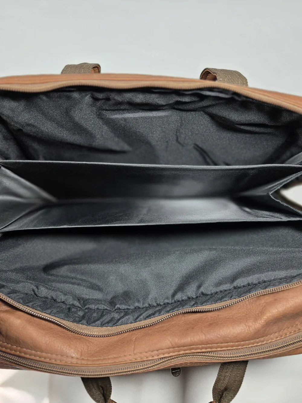 Vintage Avenues Colombian Saddle Leather Messenger Briefcase Business Travel Bag